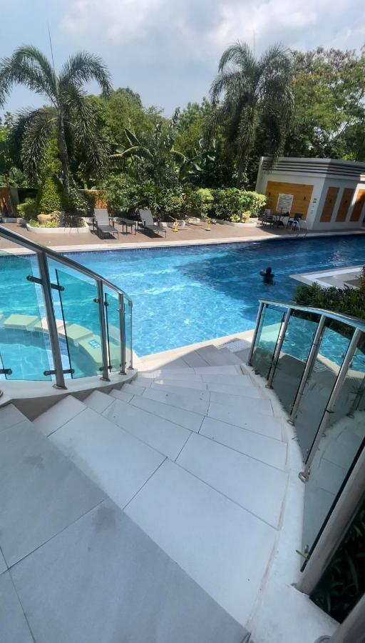 Lancris Residences 2 Bedroom Entire Apartment Near Airport With Pool Paranaque City Exteriér fotografie